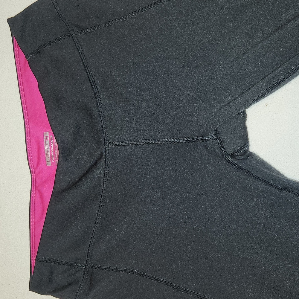 Layer 8 Performance Women's Black Leggings, Size Medium - Picture 3 of 7